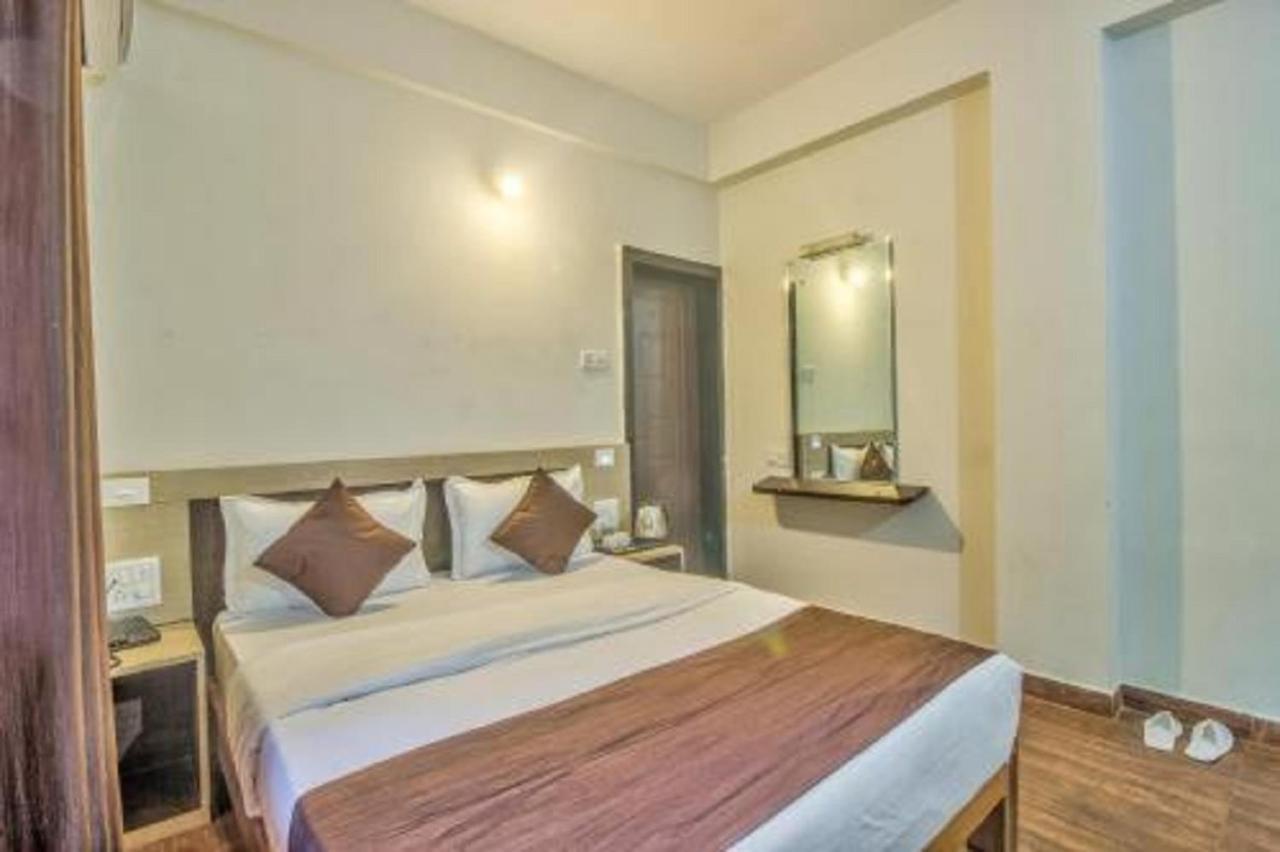 Baga Beach Paradise Hotel Esterno foto